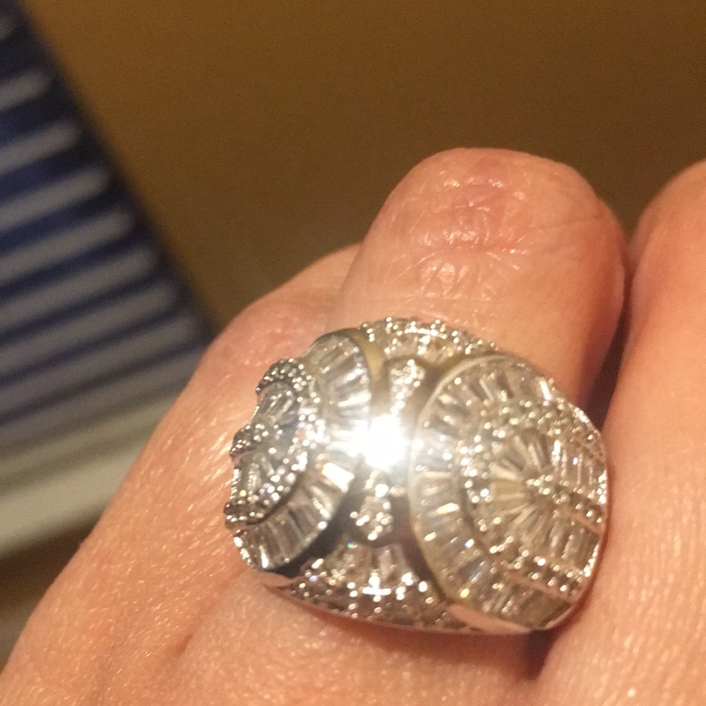 NWOT Stunning 🤩 925 sterling silver ring size 6